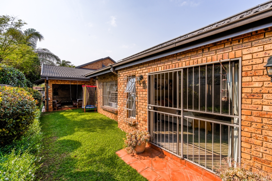 4 Bedroom Property for Sale in Faerie Glen Gauteng