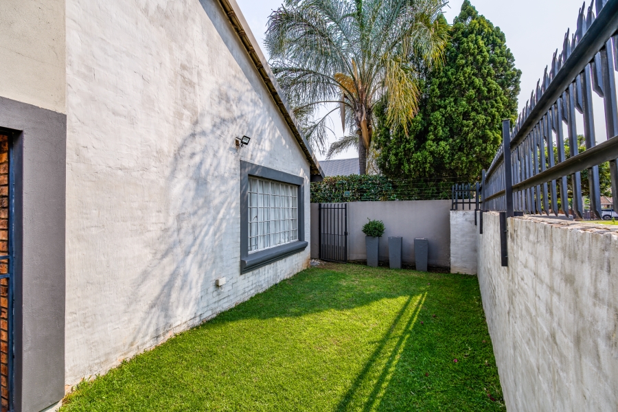 4 Bedroom Property for Sale in Faerie Glen Gauteng