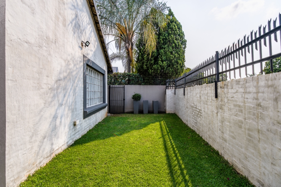 4 Bedroom Property for Sale in Faerie Glen Gauteng