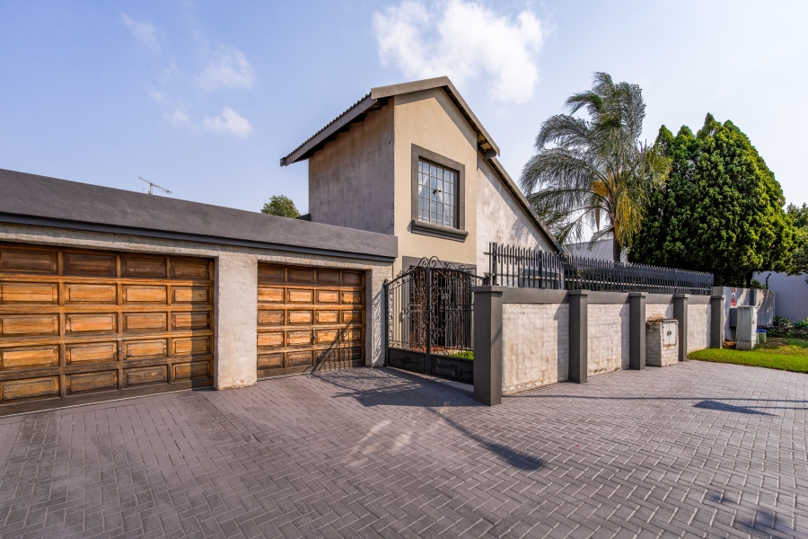 4 Bedroom Property for Sale in Faerie Glen Gauteng