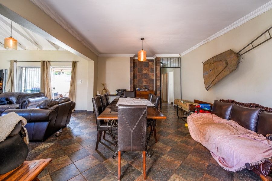 4 Bedroom Property for Sale in Elardus Park Gauteng