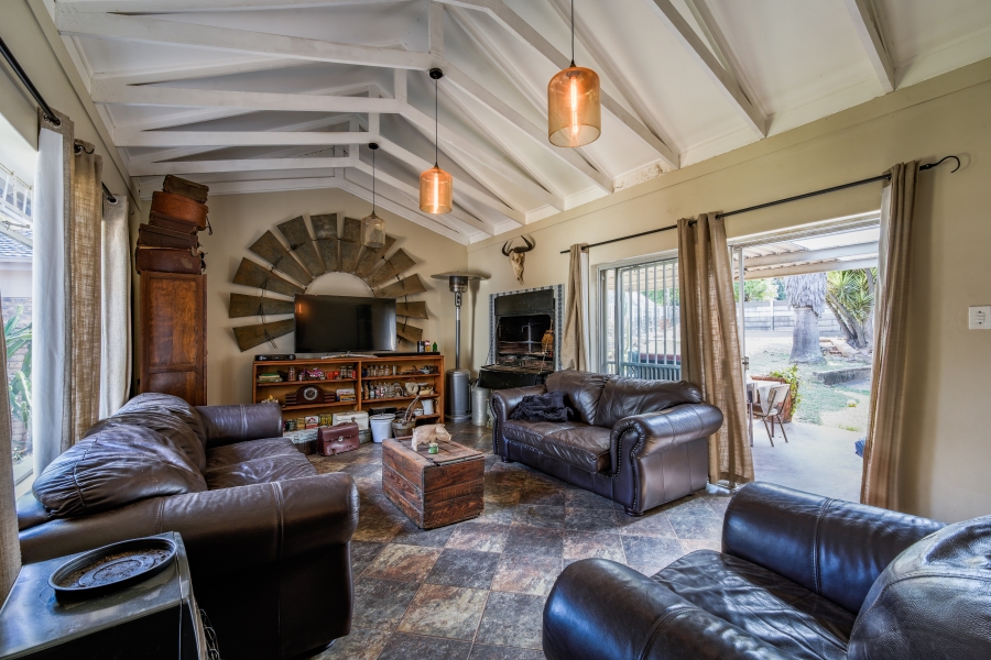 4 Bedroom Property for Sale in Elardus Park Gauteng