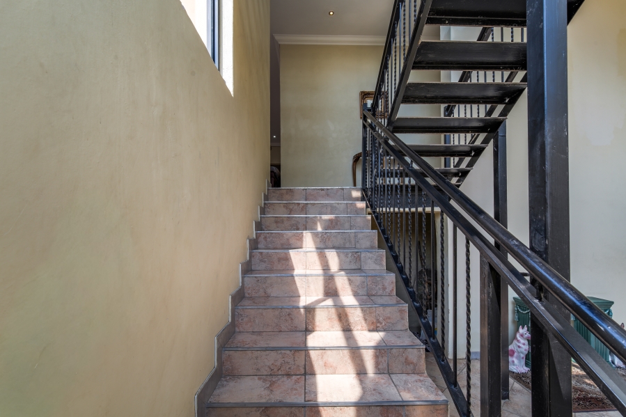 4 Bedroom Property for Sale in Waterkloof Ridge Gauteng