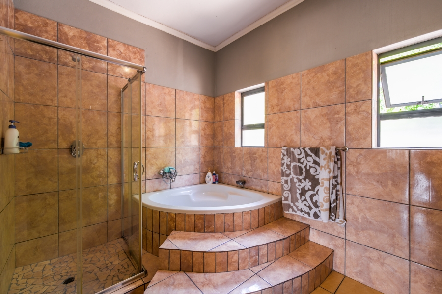 4 Bedroom Property for Sale in Waterkloof Ridge Gauteng