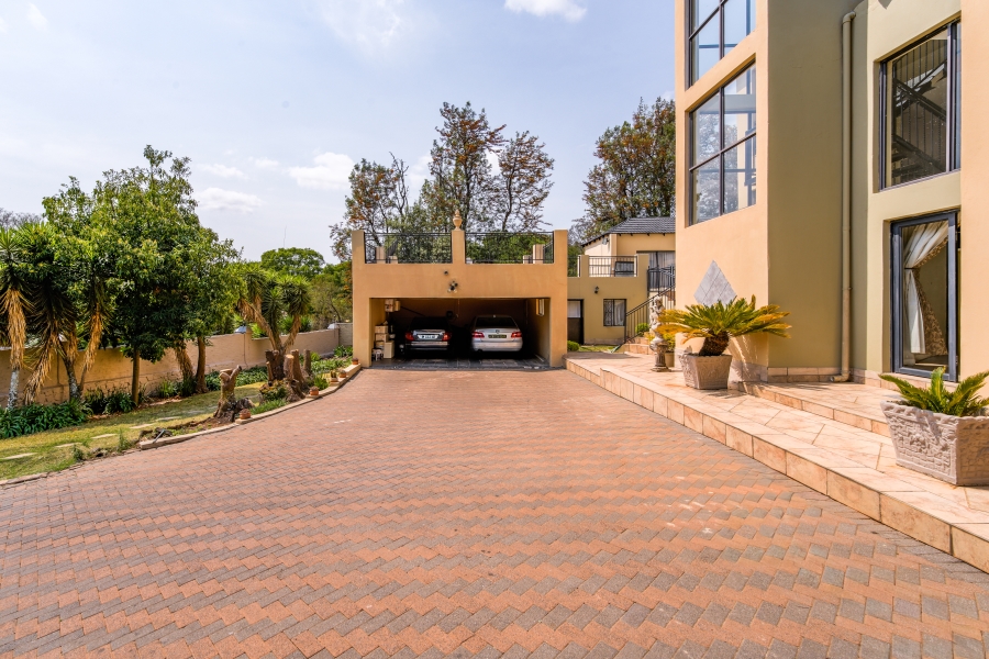 4 Bedroom Property for Sale in Waterkloof Ridge Gauteng