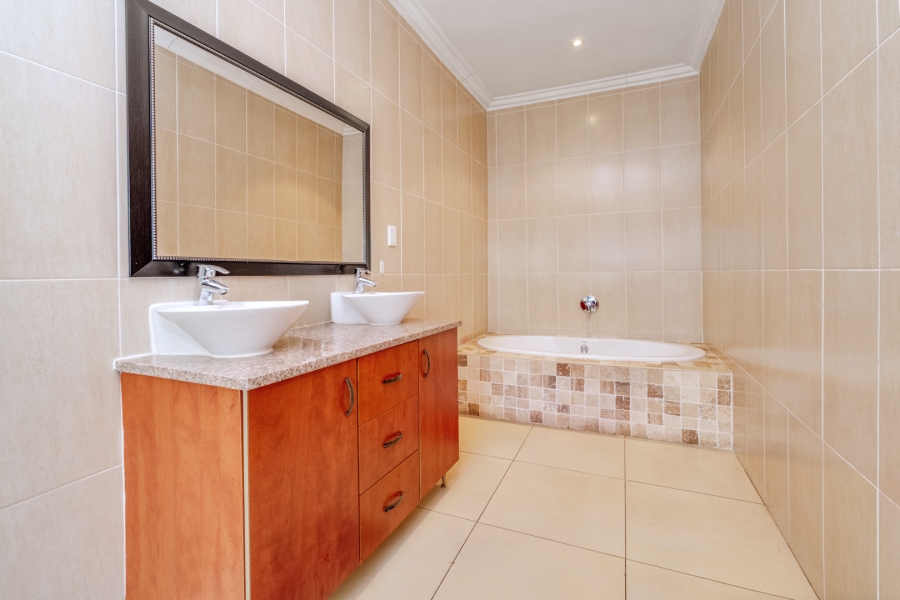 4 Bedroom Property for Sale in Lonehill Gauteng
