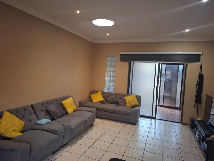 2 Bedroom Property for Sale in Bergbron Gauteng
