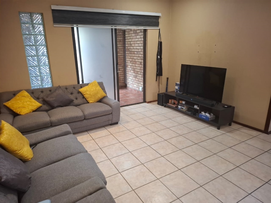 2 Bedroom Property for Sale in Bergbron Gauteng