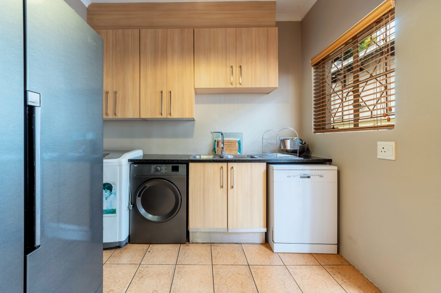4 Bedroom Property for Sale in Helderkruin Gauteng