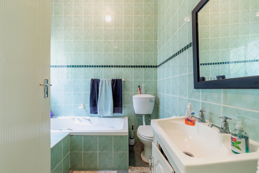 4 Bedroom Property for Sale in Helderkruin Gauteng