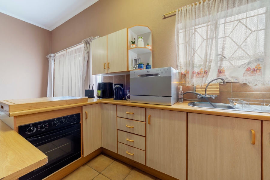 4 Bedroom Property for Sale in Helderkruin Gauteng