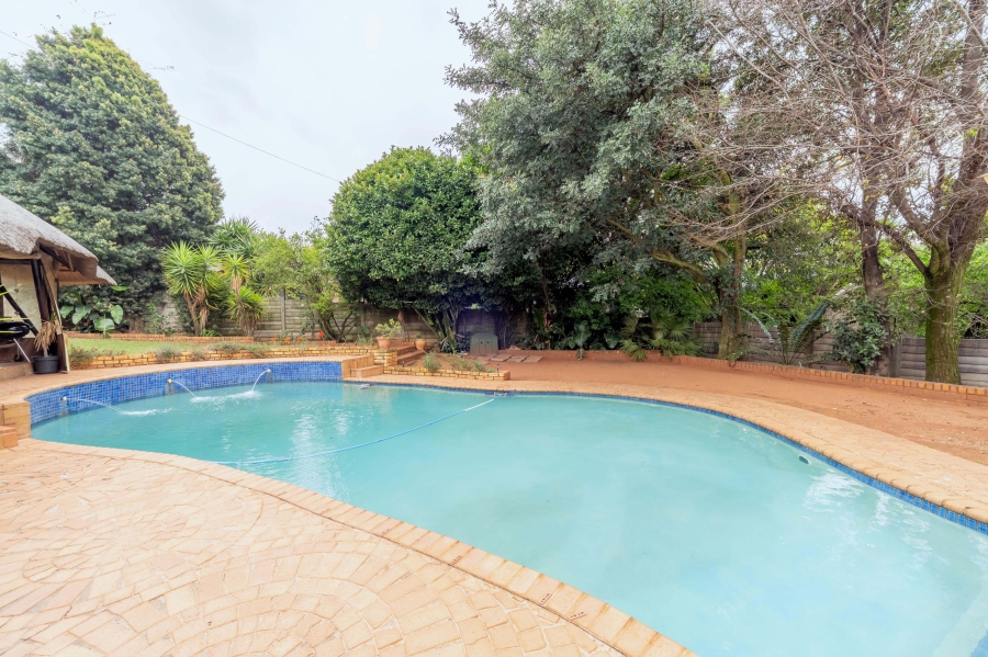 4 Bedroom Property for Sale in Helderkruin Gauteng
