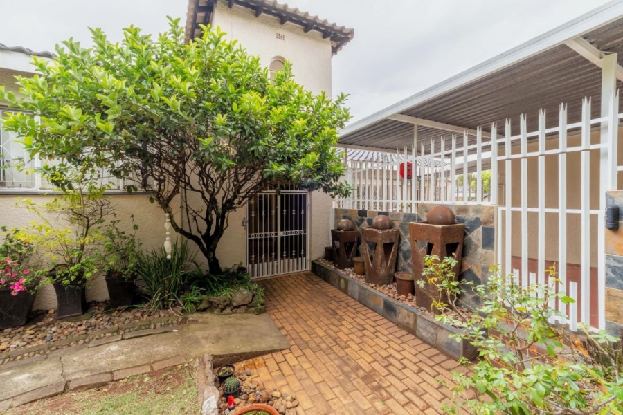 4 Bedroom Property for Sale in Helderkruin Gauteng
