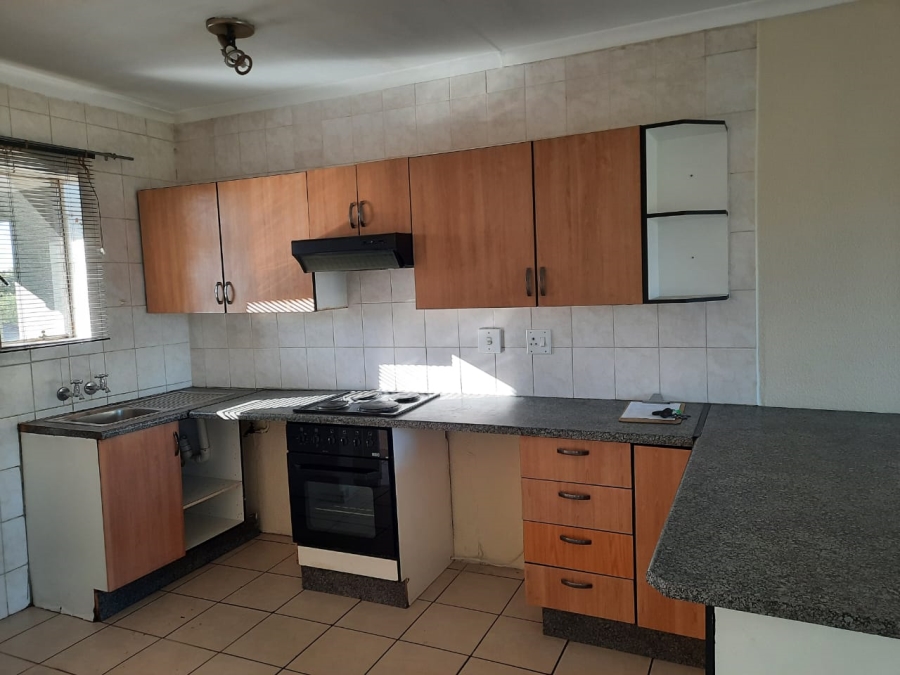 To Let 2 Bedroom Property for Rent in Randhart Gauteng