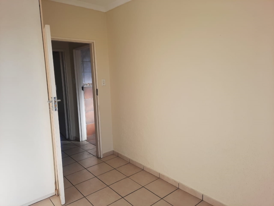 To Let 2 Bedroom Property for Rent in Randhart Gauteng