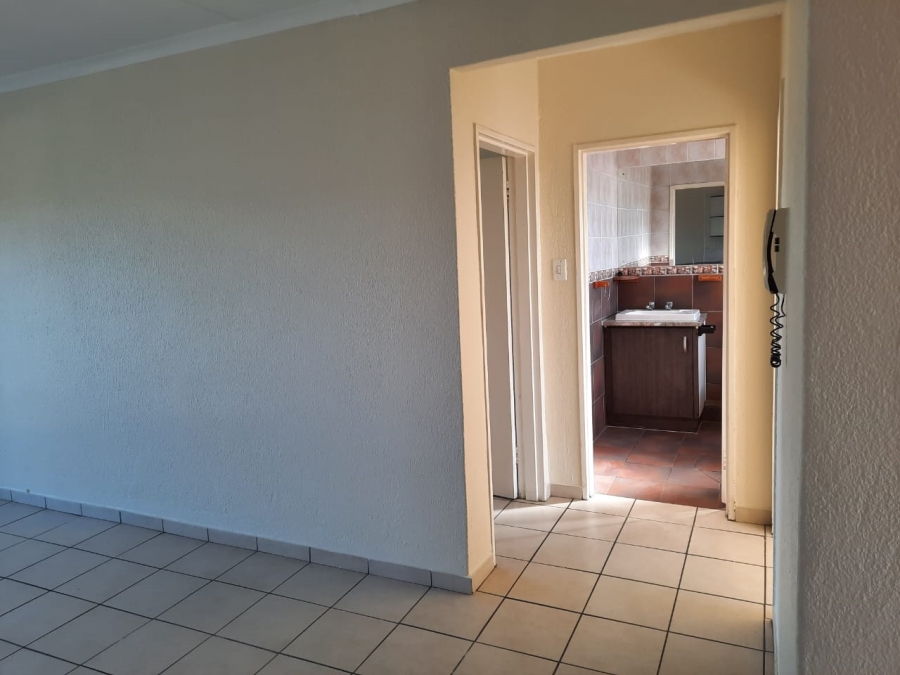 To Let 2 Bedroom Property for Rent in Randhart Gauteng