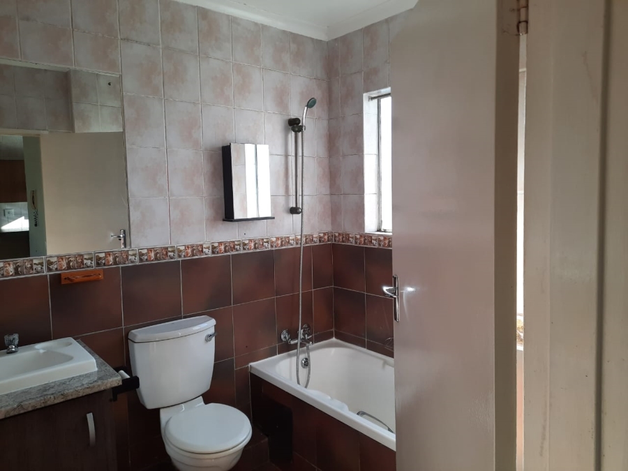 To Let 2 Bedroom Property for Rent in Randhart Gauteng