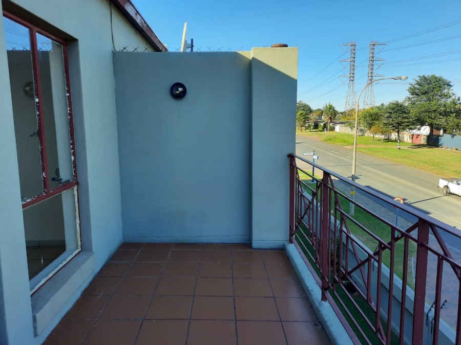 To Let 2 Bedroom Property for Rent in Randhart Gauteng