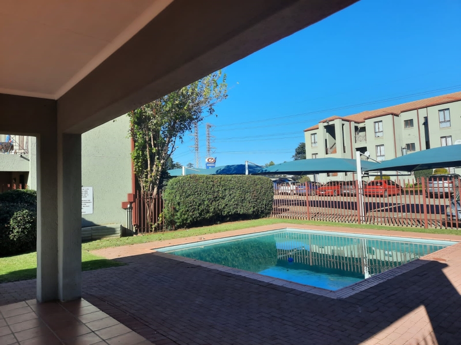 To Let 2 Bedroom Property for Rent in Randhart Gauteng