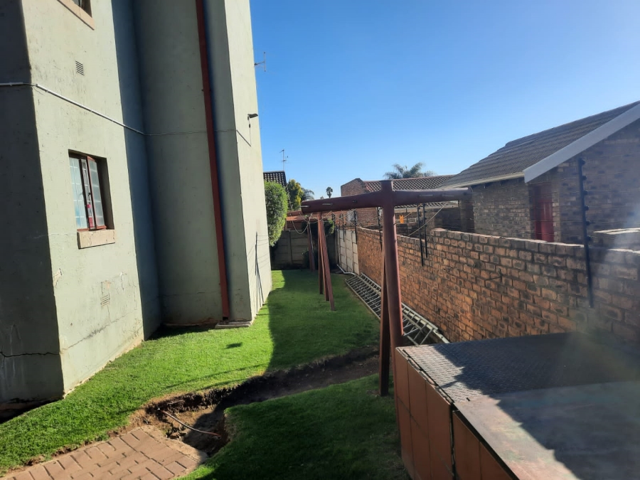 To Let 2 Bedroom Property for Rent in Randhart Gauteng