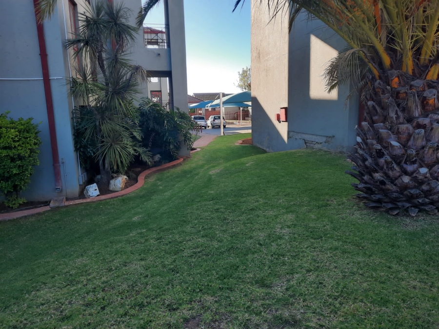 To Let 2 Bedroom Property for Rent in Randhart Gauteng