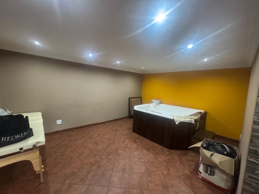 4 Bedroom Property for Sale in Sunair Park Gauteng