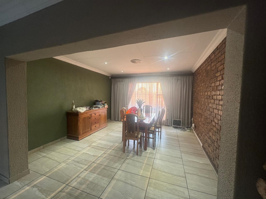 4 Bedroom Property for Sale in Sunair Park Gauteng