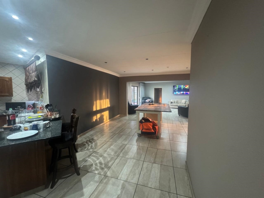 4 Bedroom Property for Sale in Sunair Park Gauteng