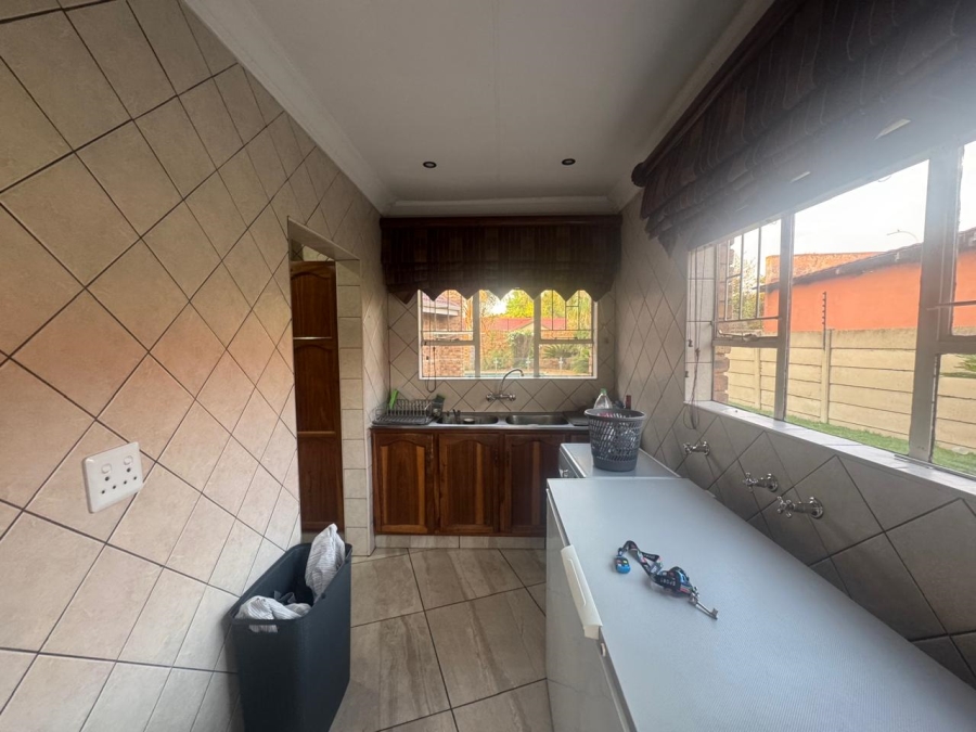 4 Bedroom Property for Sale in Sunair Park Gauteng