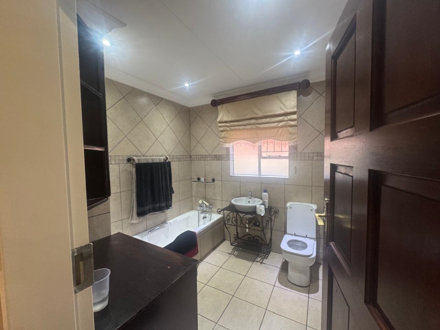 4 Bedroom Property for Sale in Sunair Park Gauteng