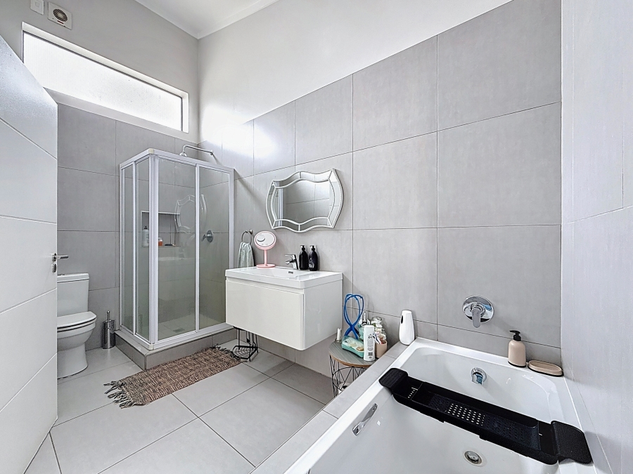 3 Bedroom Property for Sale in Equestria Gauteng