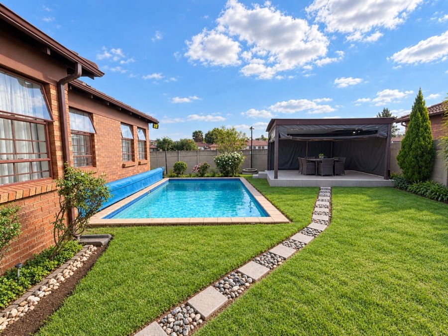 3 Bedroom Property for Sale in Thatch Hill Estate Gauteng