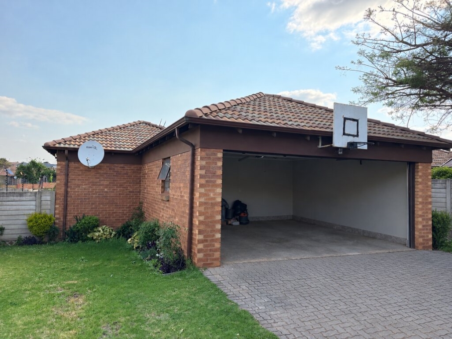 3 Bedroom Property for Sale in Thatch Hill Estate Gauteng