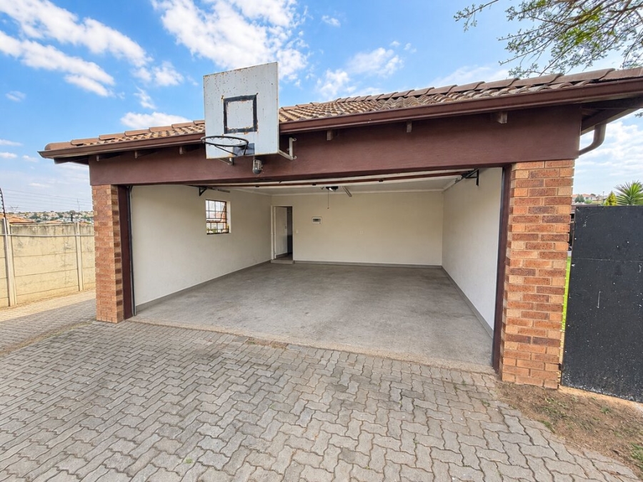 3 Bedroom Property for Sale in Thatch Hill Estate Gauteng