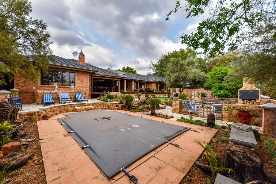 4 Bedroom Property for Sale in Leeuwfontein Gauteng