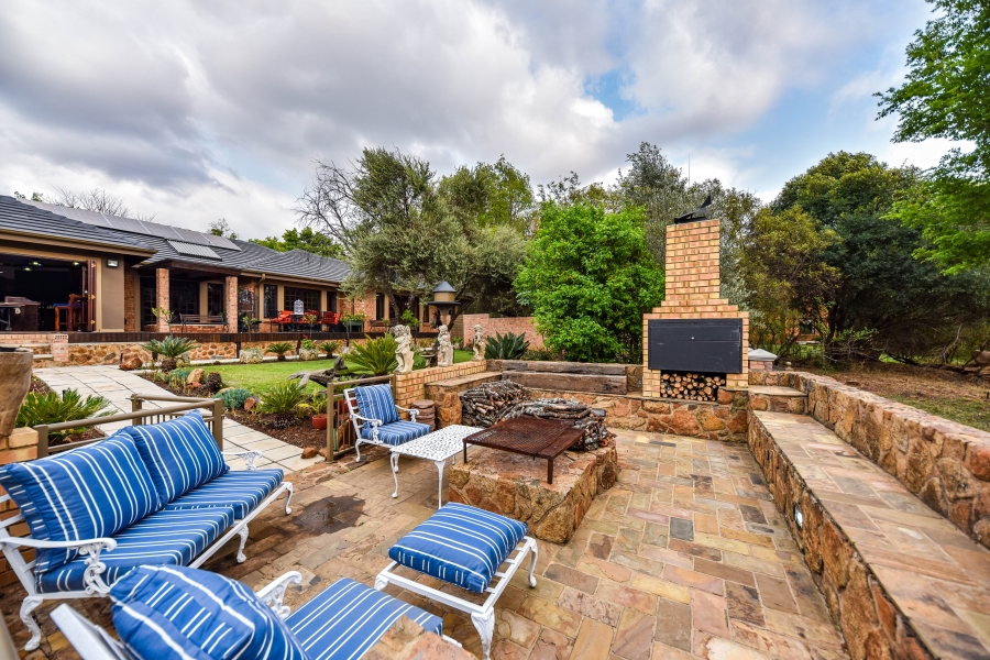 4 Bedroom Property for Sale in Leeuwfontein Gauteng