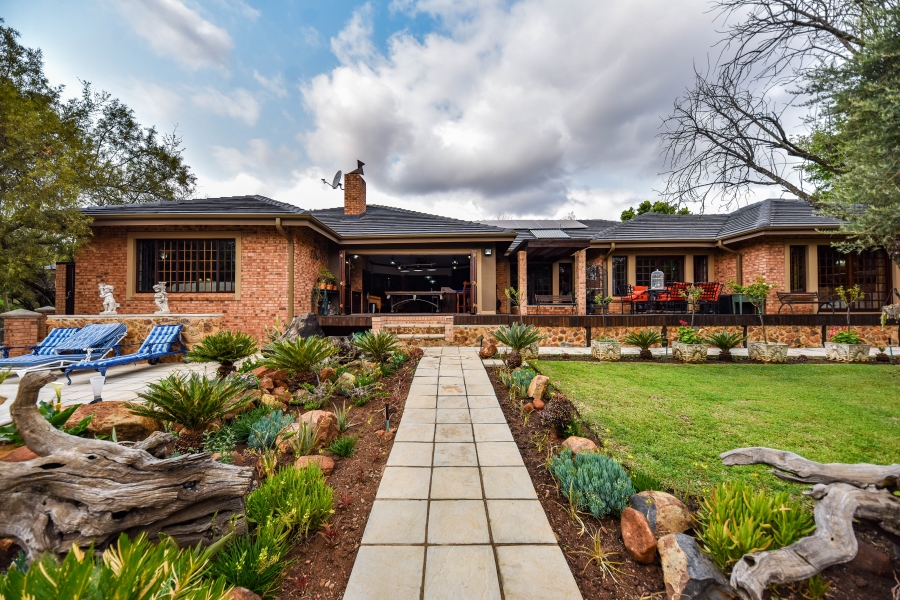 4 Bedroom Property for Sale in Leeuwfontein Gauteng