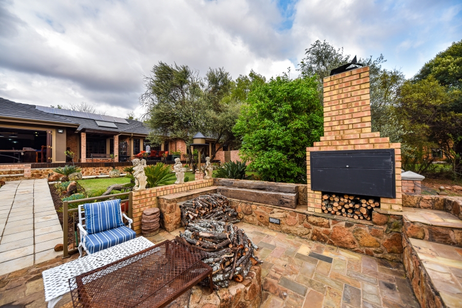 4 Bedroom Property for Sale in Leeuwfontein Gauteng