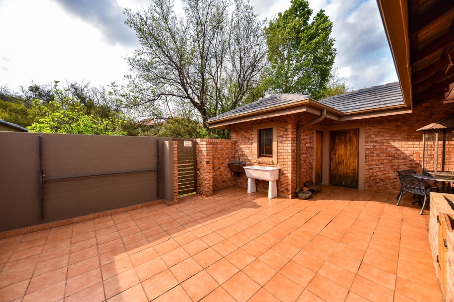 4 Bedroom Property for Sale in Leeuwfontein Gauteng