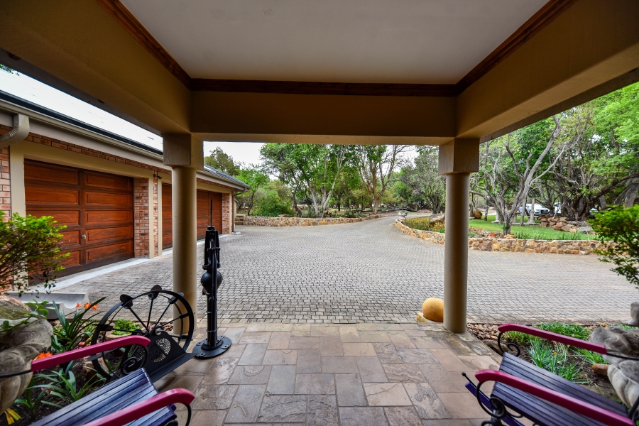 4 Bedroom Property for Sale in Leeuwfontein Gauteng