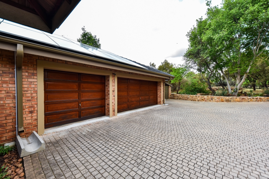 4 Bedroom Property for Sale in Leeuwfontein Gauteng