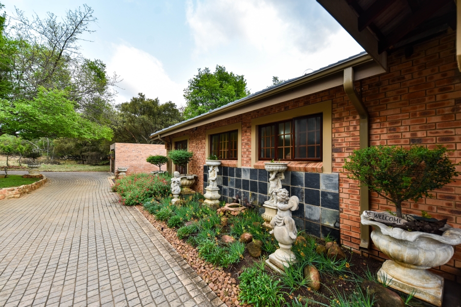 4 Bedroom Property for Sale in Leeuwfontein Gauteng
