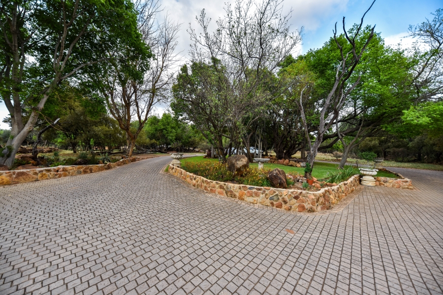 4 Bedroom Property for Sale in Leeuwfontein Gauteng