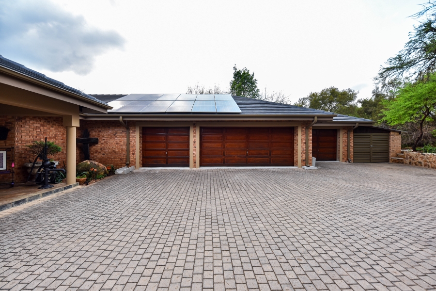4 Bedroom Property for Sale in Leeuwfontein Gauteng
