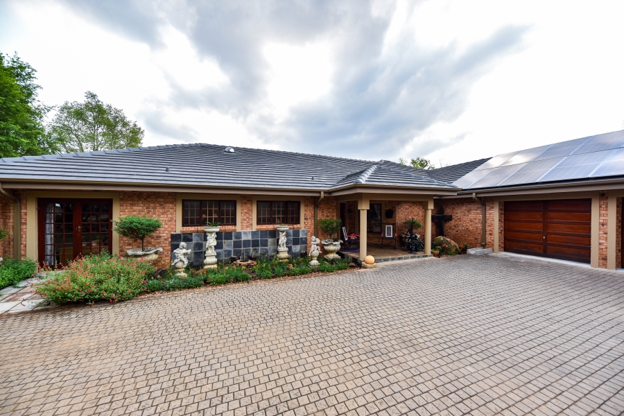 4 Bedroom Property for Sale in Leeuwfontein Gauteng