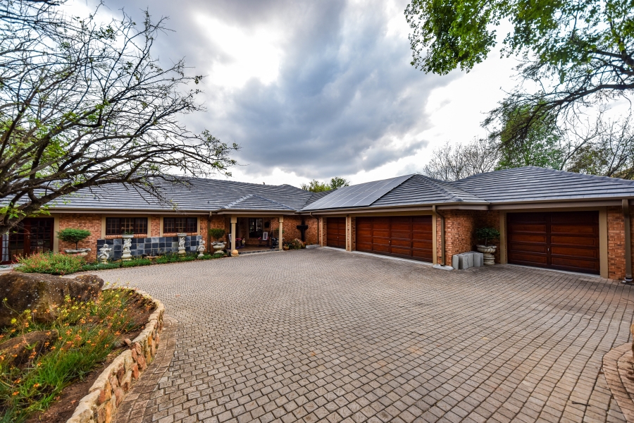 4 Bedroom Property for Sale in Leeuwfontein Gauteng
