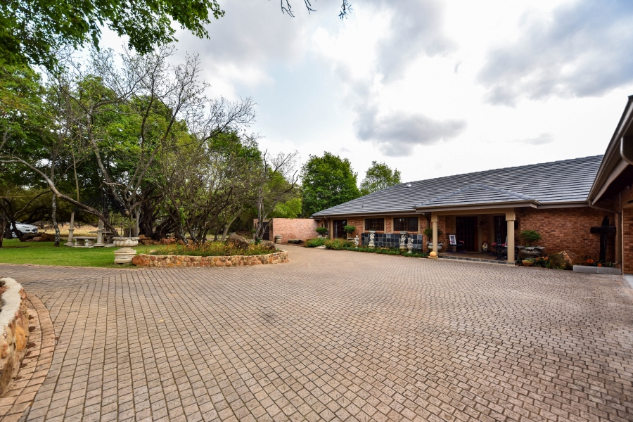 4 Bedroom Property for Sale in Leeuwfontein Gauteng