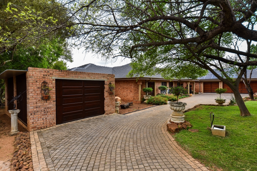 4 Bedroom Property for Sale in Leeuwfontein Gauteng