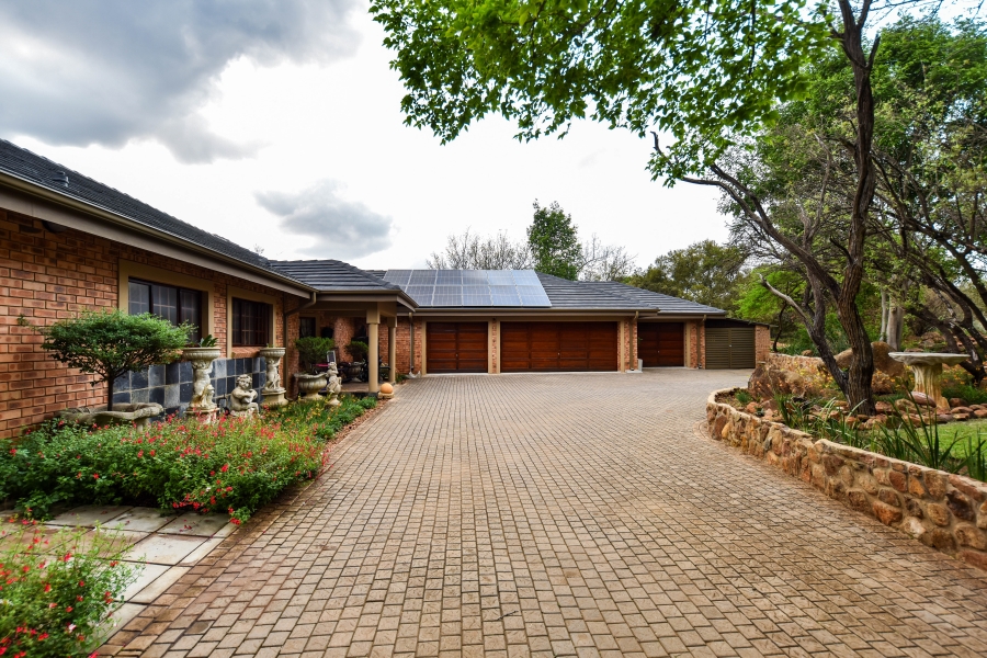 4 Bedroom Property for Sale in Leeuwfontein Gauteng