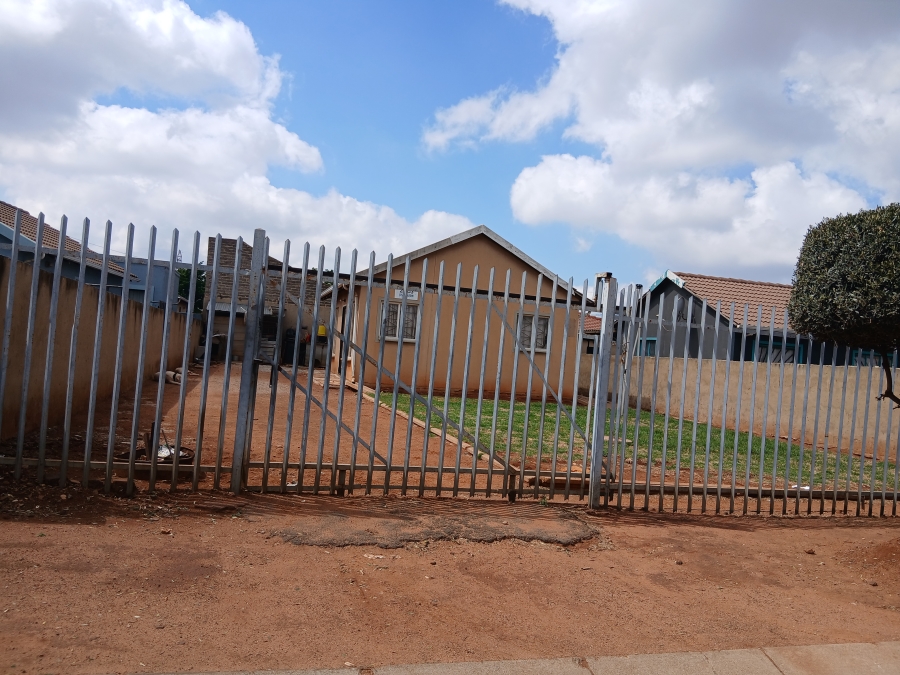 2 Bedroom Property for Sale in Protea Glen Gauteng